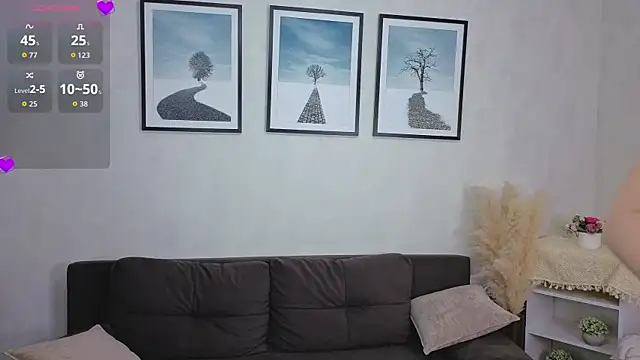 Snapshot of EdlaHewell chatting on 10/02/25, 11:23 EdlaHewell online show from 10/02/25, 11:23