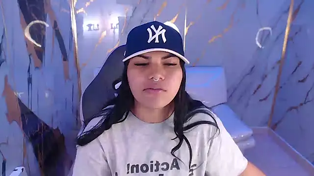 Snapshot of melany_rouse18 chatting on 09/15/25, 01:22 melany rouse18 online show from 09/15/25, 01:22