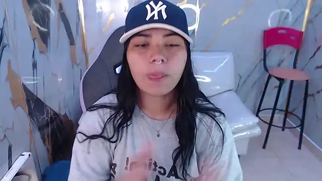 Snapshot of melany_rouse18 chatting on 09/20/25, 01:12 melany rouse18 online show from 09/20/25, 01:12