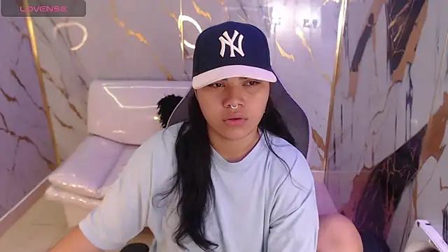 Snapshot of melany_rouse18 chatting on 09/25/25, 02:32 melany rouse18 online show from 09/25/25, 02:32