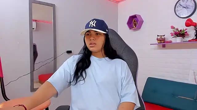 Snapshot of melany_rouse18 chatting on 09/30/25, 01:54 melany rouse18 online show from 09/30/25, 01:54