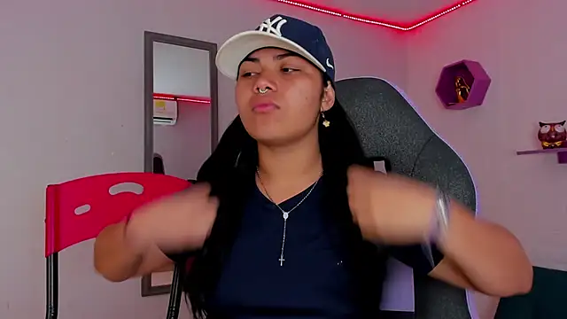 Snapshot of melany_rouse18 chatting on 10/01/25, 01:33 melany rouse18 online show from 10/01/25, 01:33