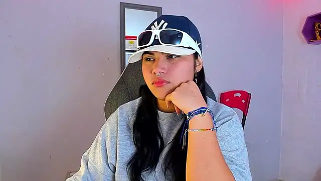 Snapshot of melany_rouse18 chatting on 10/04/25, 01:47 melany rouse18 online show from 10/04/25, 01:47