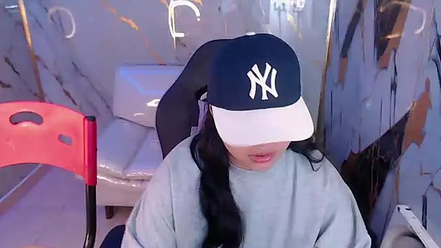 Snapshot of melany_rouse18 chatting on 10/04/25, 01:53 melany rouse18 online show from 10/04/25, 01:53