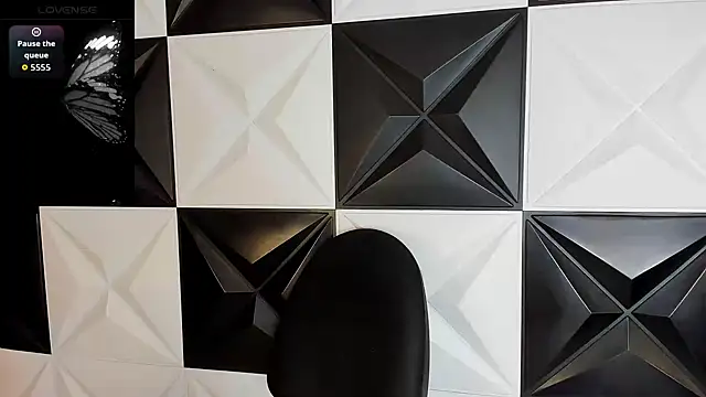 Snapshot of melany_rouse18 chatting on 10/25/25, 01:02 melany rouse18 online show from 10/25/25, 01:02