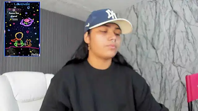 Snapshot of melany_rouse18 chatting on 11/08/25, 06:18 melany rouse18 online show from 11/08/25, 06:18