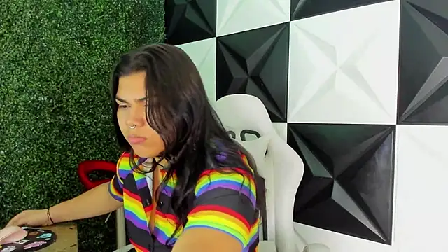 Snapshot of melany_rouse18 chatting on 11/16/25, 01:22 melany rouse18 online show from 11/16/25, 01:22