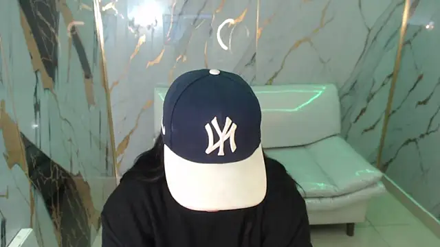 Snapshot of melany_rouse18 chatting on 11/19/25, 03:34 melany rouse18 online show from 11/19/25, 03:34