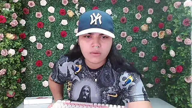 Snapshot of melany_rouse18 chatting on 11/24/25, 05:23 melany rouse18 online show from 11/24/25, 05:23