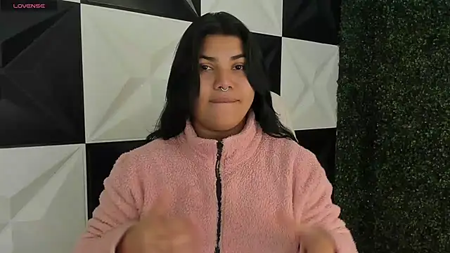 Snapshot of melany_rouse18 chatting on 11/30/25, 12:25 melany rouse18 online show from 11/30/25, 12:25