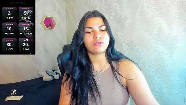 Snapshot of melany_rouse18 chatting on 11/30/25, 04:11 melany rouse18 online show from 11/30/25, 04:11