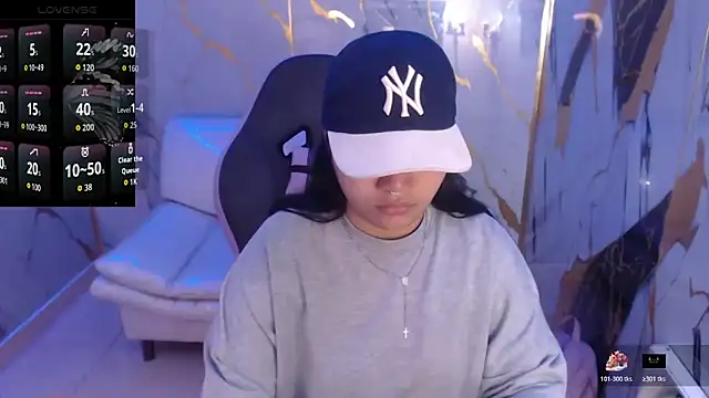 Snapshot of melany_rouse18 chatting on 12/18/25, 04:46 melany rouse18 online show from 12/18/25, 04:46