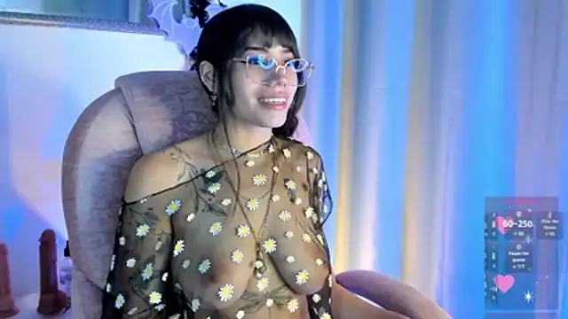 Snapshot of daenerysar5 chatting on 10/22/25, 01:00 daenerysar5 online show from 10/22/25, 01:00
