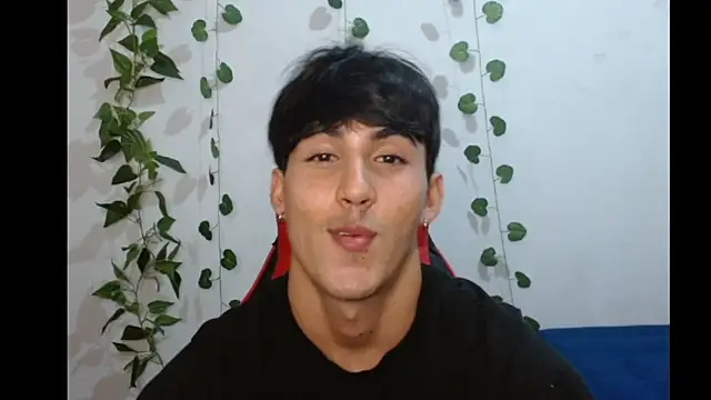 Snapshot of neithanzynxx chatting on 03/04/25, 07:43 neithanzynxx online show from 03/04/25, 07:43