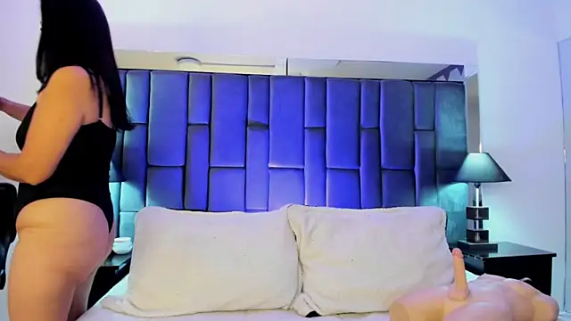 Snapshot of Aisha_Nowak chatting on 10/19/25, 07:25 Aisha Nowak online show from 10/19/25, 07:25