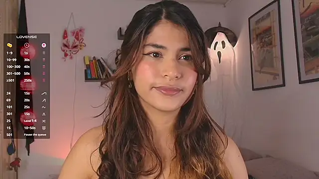 Snapshot of mmycaliope chatting on 10/20/25, 10:43 mmycaliope online show from 10/20/25, 10:43