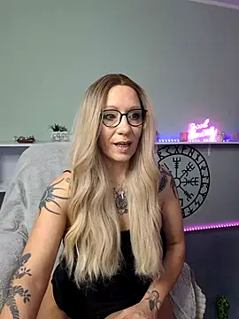 Snapshot of Janina_Secrets chatting on 03/01/25, 08:13 Janina Secrets online show from 03/01/25, 08:13