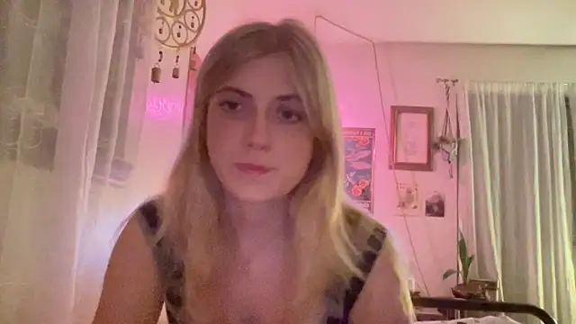 Snapshot of sinfulblonde1 chatting on 02/17/25, 07:26 sinfulblonde1 online show from 02/17/25, 07:26