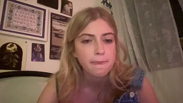 Snapshot of sinfulblonde1 chatting on 02/18/25, 02:16 sinfulblonde1 online show from 02/18/25, 02:16