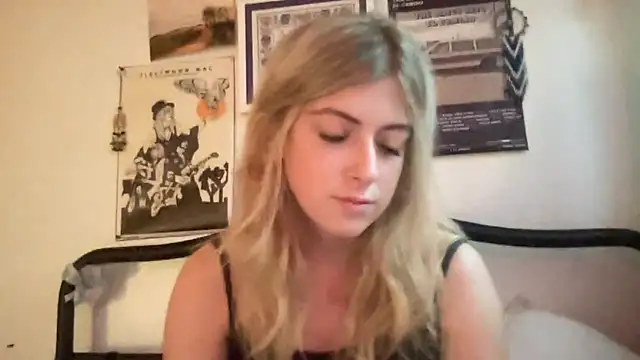 Snapshot of sinfulblonde1 chatting on 02/18/25, 10:58 sinfulblonde1 online show from 02/18/25, 10:58