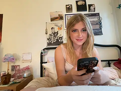 Snapshot of sinfulblonde1 chatting on 02/22/25, 02:06 sinfulblonde1 online show from 02/22/25, 02:06