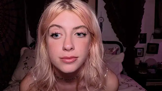 Snapshot of sinfulblonde1 chatting on 05/09/26, 08:08 sinfulblonde1 online show from 05/09/26, 08:08