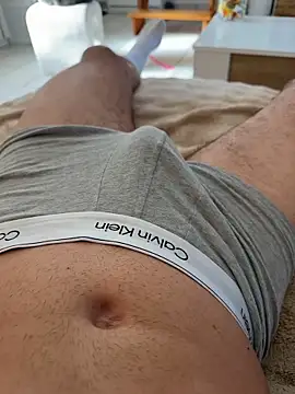 Snapshot of tiago499 chatting on 10/25/25, 01:29 tiago499 online show from 10/25/25, 01:29