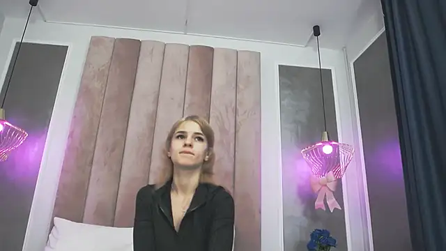 LexxxyFox online show from 09/11/25, 06:08