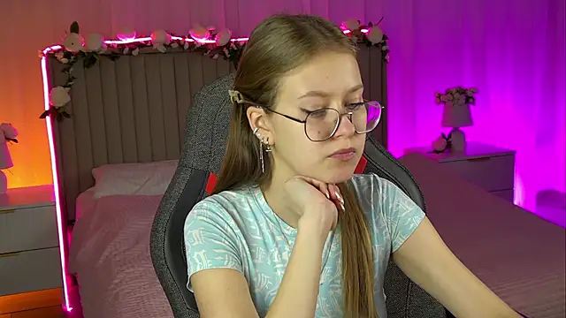 EveMundie online show from 10/25/25, 12:45