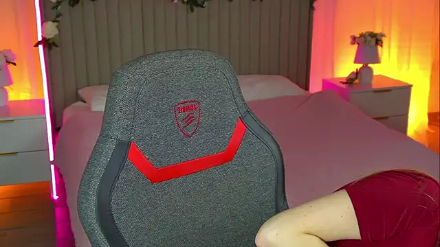 EveMundie online show from 10/28/25, 12:09