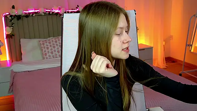 Snapshot of EveMundie chatting on 02/02/26, 12:37 EveMundie online show from 02/02/26, 12:37
