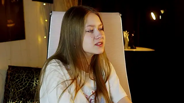 Snapshot of EveMundie chatting on 03/02/26, 11:06 EveMundie online show from 03/02/26, 11:06