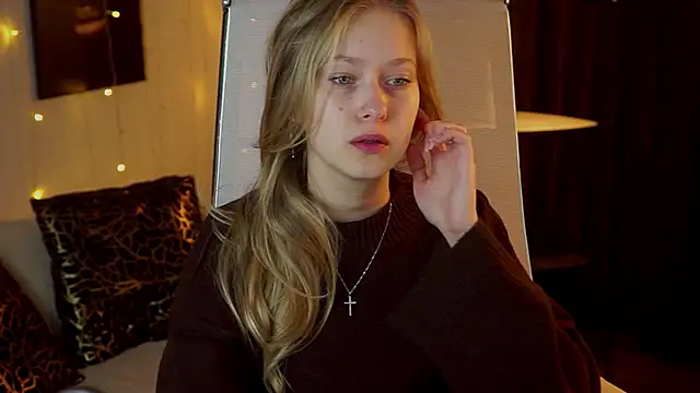 Snapshot of EveMundie chatting on 06/03/26, 09:45 EveMundie online show from 06/03/26, 09:45