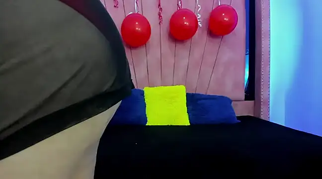 Snapshot of WendyThomson chatting on 02/15/25, 02:00 WendyThomson online show from 02/15/25, 02:00