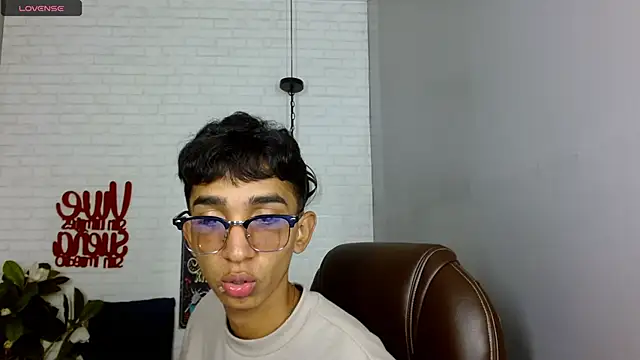 Snapshot of Martin_Linares chatting on 02/18/25, 01:22 Martin Linares online show from 02/18/25, 01:22