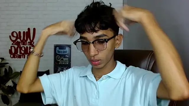 Snapshot of Martin_Linares chatting on 02/24/25, 01:42 Martin Linares online show from 02/24/25, 01:42