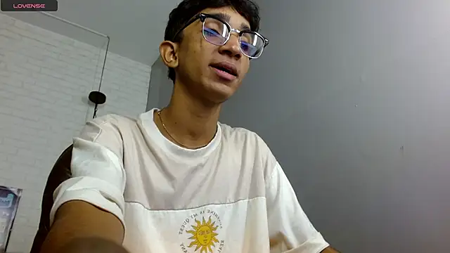 Snapshot of Martin_Linares chatting on 02/26/25, 01:41 Martin Linares online show from 02/26/25, 01:41