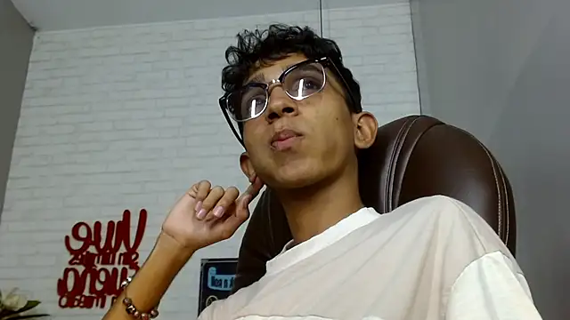 Snapshot of Martin_Linares chatting on 03/05/25, 06:12 Martin Linares online show from 03/05/25, 06:12