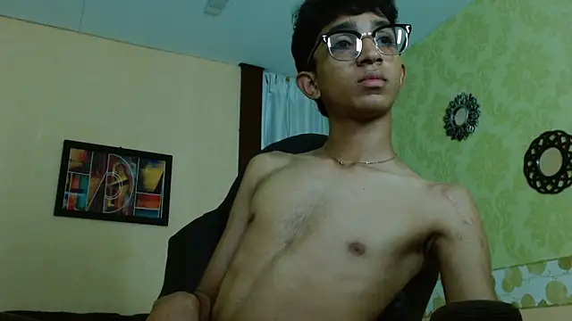 Snapshot of Martin_Linares chatting on 03/22/25, 04:37 Martin Linares online show from 03/22/25, 04:37