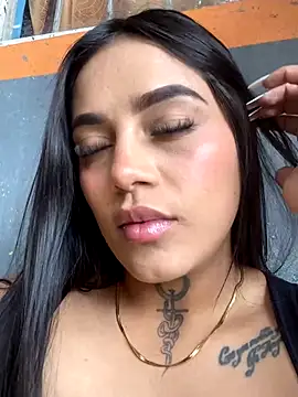 Snapshot of Emily_sharlot chatting on 10/17/25, 05:59 Emily sharlot online show from 10/17/25, 05:59