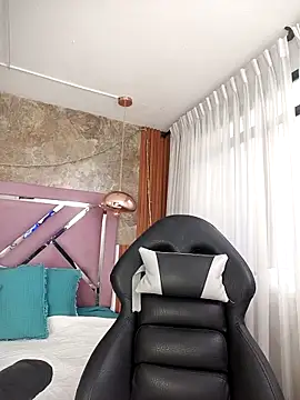 EmmaSulivan online show from 10/28/25, 11:47