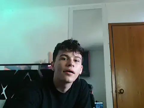 Snapshot of Smith_boy_25 chatting on 02/21/25, 09:54 Smith boy 25 online show from 02/21/25, 09:54