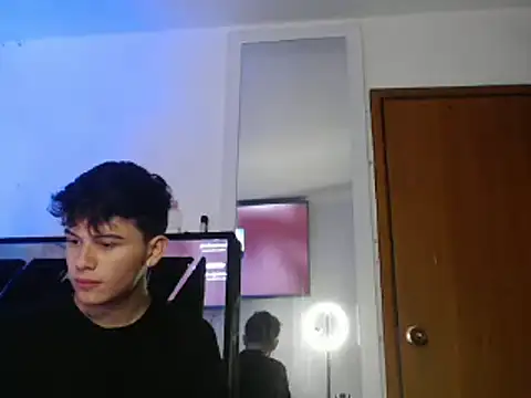 Snapshot of Smith_boy_25 chatting on 02/22/25, 01:00 Smith boy 25 online show from 02/22/25, 01:00