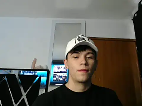 Snapshot of Smith_boy_25 chatting on 03/02/25, 09:22 Smith boy 25 online show from 03/02/25, 09:22