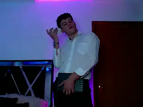 Snapshot of Smith_boy_25 chatting on 03/21/25, 10:28 Smith boy 25 online show from 03/21/25, 10:28