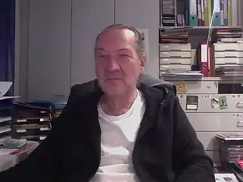 Snapshot of HMStraps01 chatting on 11/21/25, 12:48 HMStraps01 online show from 11/21/25, 12:48