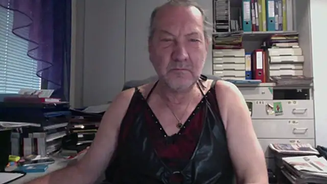 Snapshot of HMStraps01 chatting on 12/02/25, 10:20 HMStraps01 online show from 12/02/25, 10:20