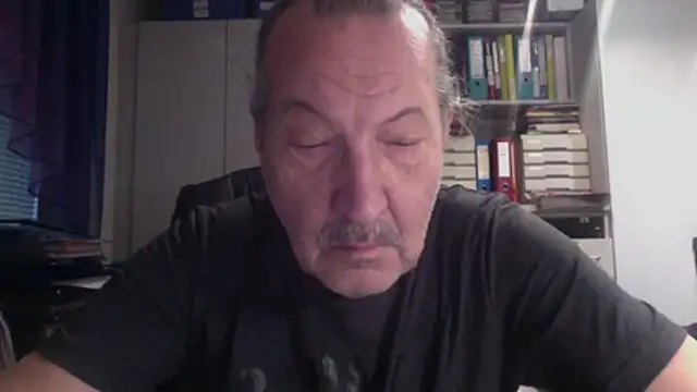 Snapshot of HMStraps01 chatting on 12/17/25, 02:34 HMStraps01 online show from 12/17/25, 02:34