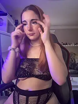 Snapshot of sexymelli18 chatting on 09/19/25, 05:46 sexymelli18 online show from 09/19/25, 05:46