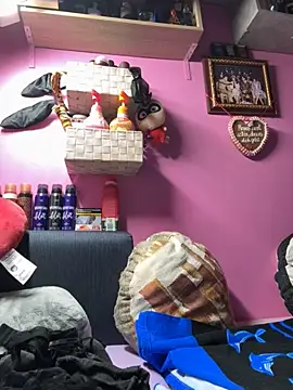 Snapshot of sexymelli18 chatting on 10/18/25, 05:35 sexymelli18 online show from 10/18/25, 05:35